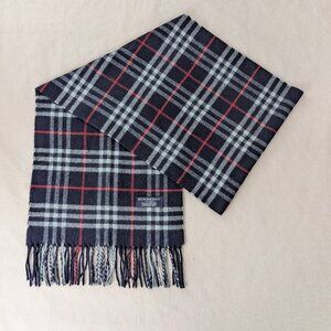 Burberry Designer Scarf Blue – Unisex Lambswool – Elegant Winter Accessory.